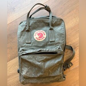 Fjallraven Kånken Dark Green Backpack